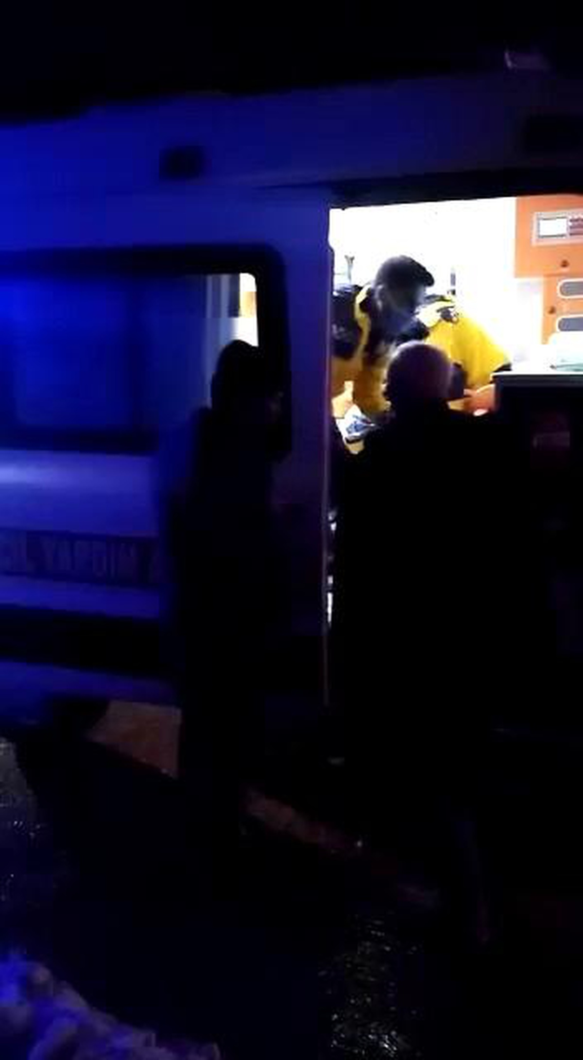 Son dakika haber... Çıkan yangında 9 kişi dumandan etkilendi