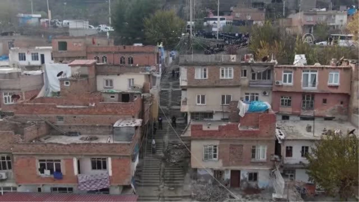 DİYARBAKIR - Kentsel Dönüşüm Projesi\'yle 96 aile yeni konutlarına yerleşti