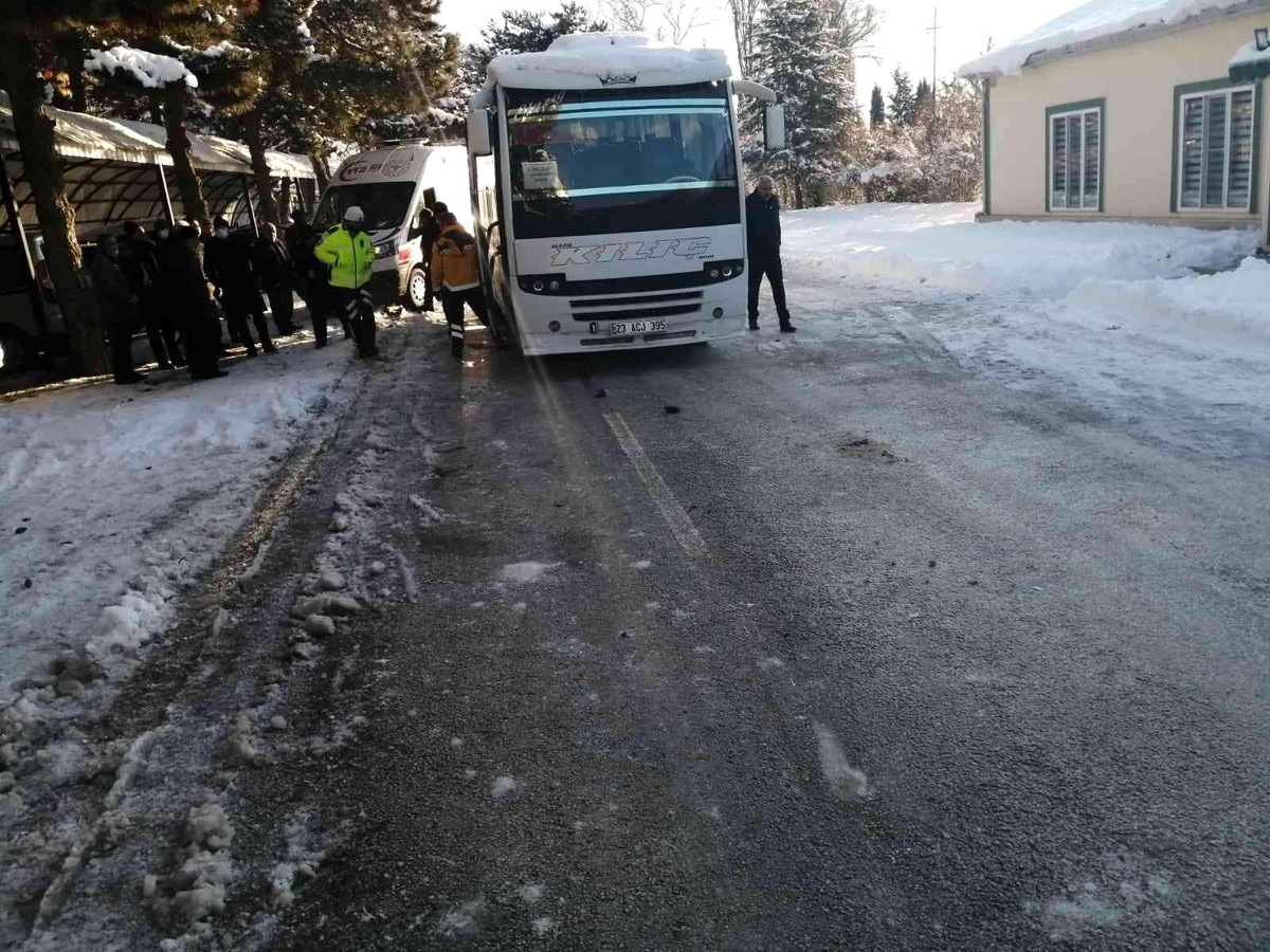 Elazığ\'da minibüsün altında kalan kadın hayatını kaybetti