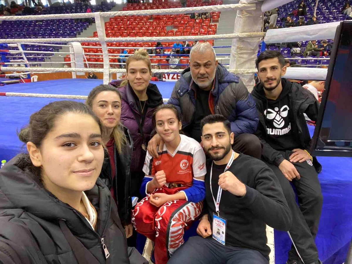 Elazığlı kick boksçular Ordu\'da 10 madalya aldı