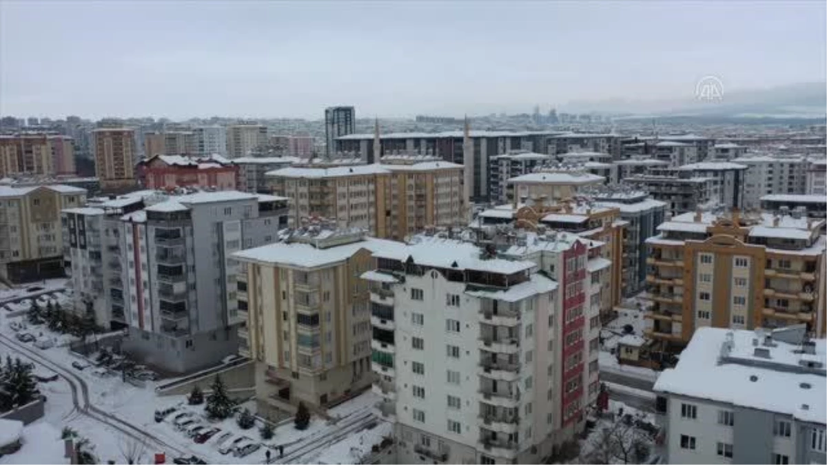 GAZİANTEP - Dağcılar hobilerini çatılardaki karla gelire çevirdi