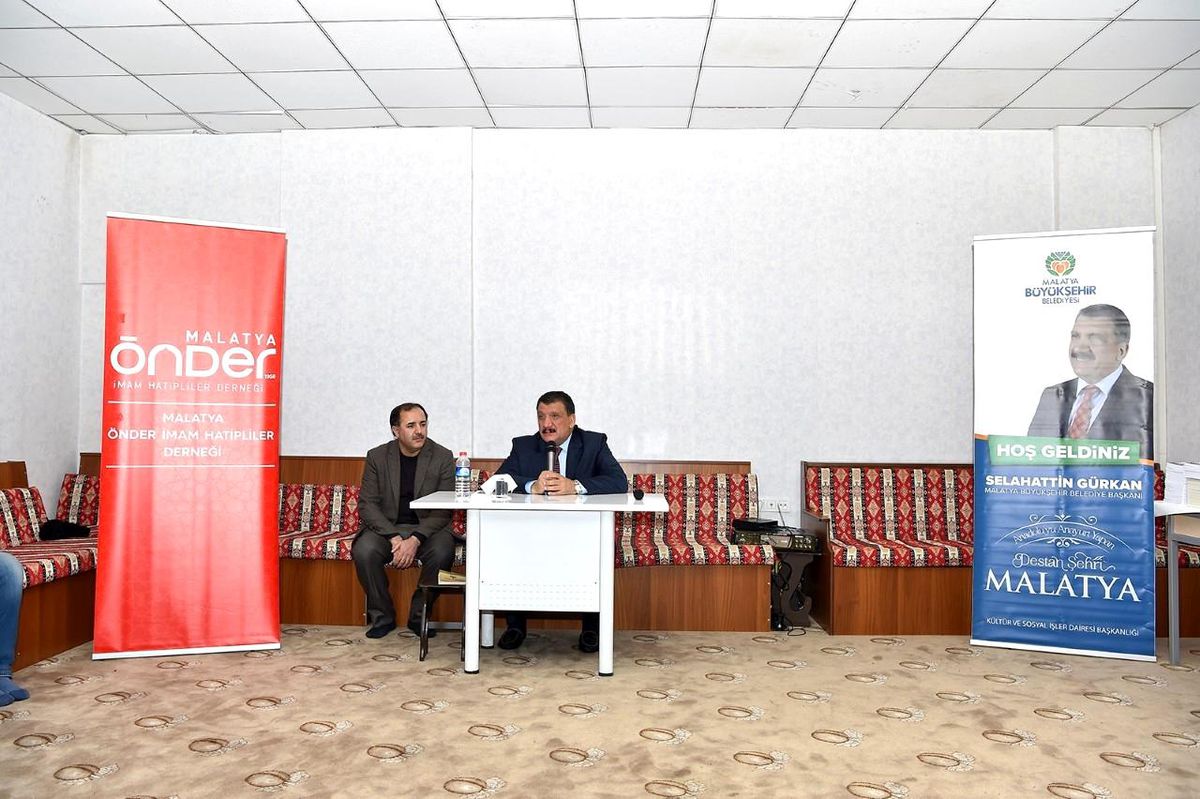 Gürkan, öğrencilerle bir araya geldi