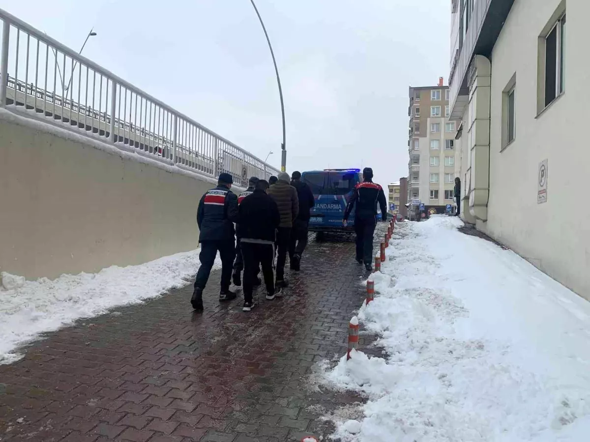 Hırsızlık yapan 3 şahıs jandarma dedektifleri tarafından yakalandı