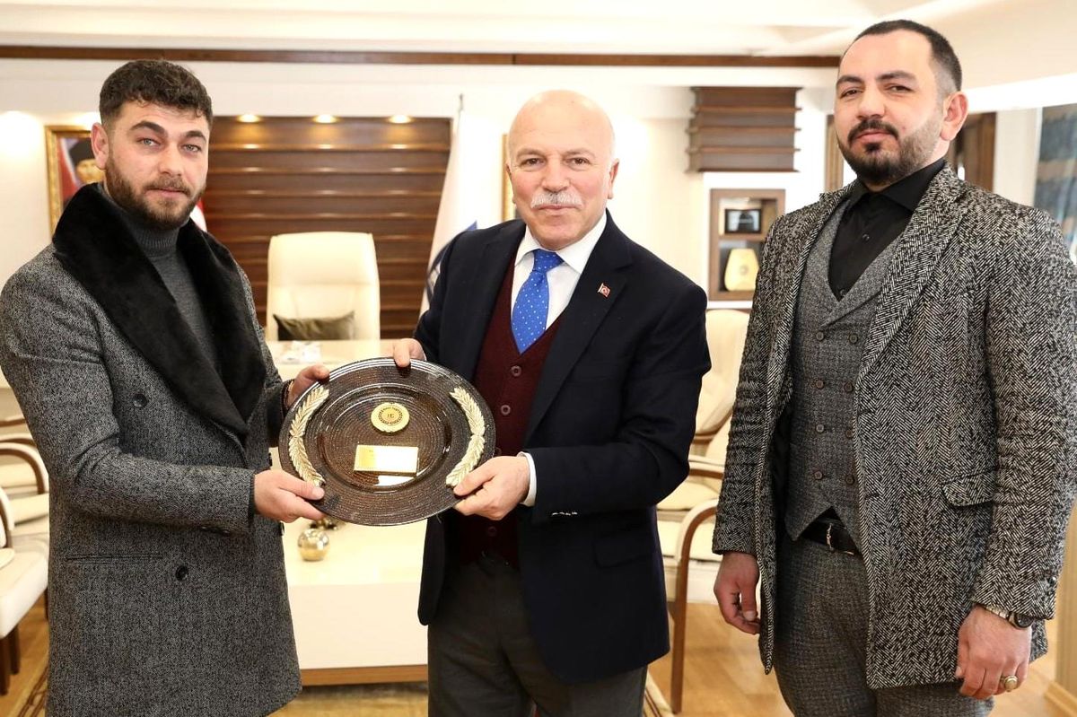 Hurdacılar Sitesi Derneğinden Başkan Sekmen\'e teşekkür ziyareti