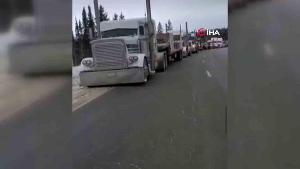 Kanada\'da aşı karşıtı kamyoncular protesto için Ottowa yolunda