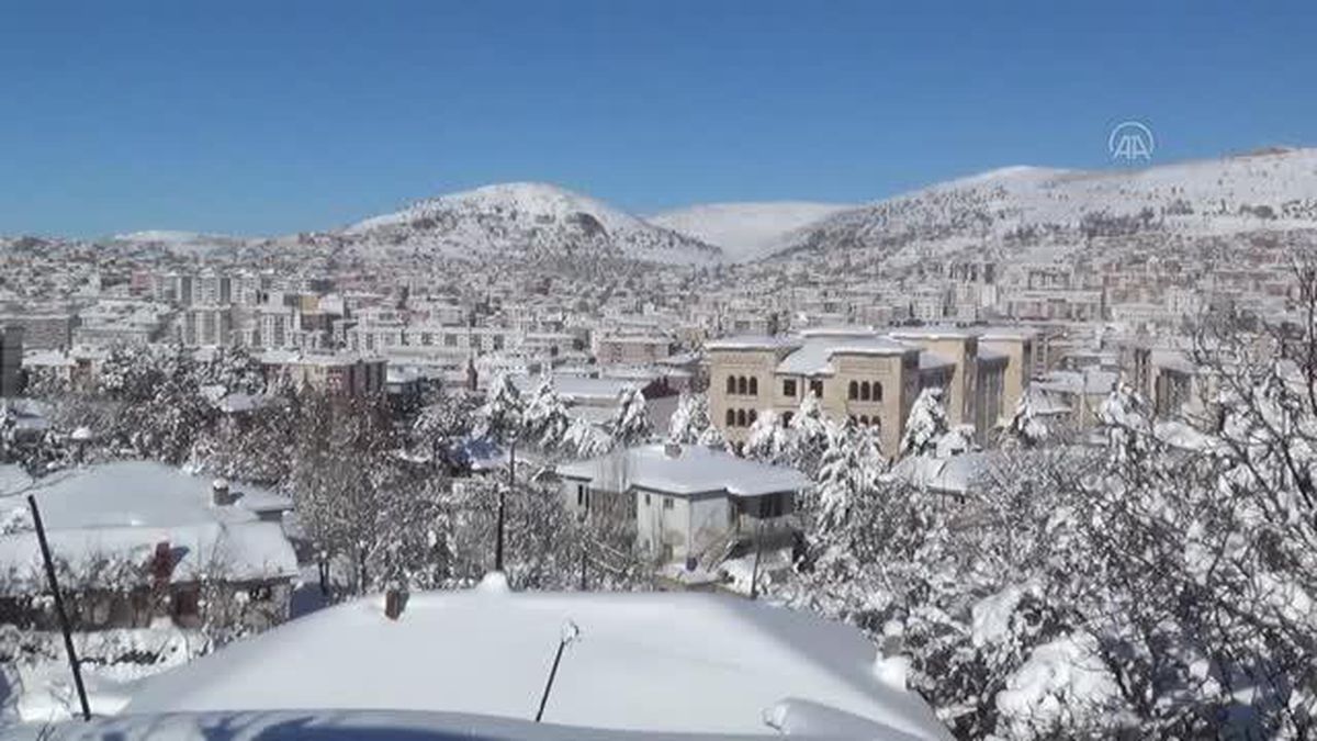 Yozgat Belediyesi kar temizleme çalışmasını sürdürüyor
