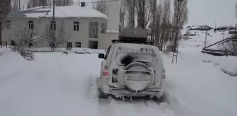 Son dakika haberi! Karlı yolları aşan ekipler hastaları hastaneye ulaştırdı