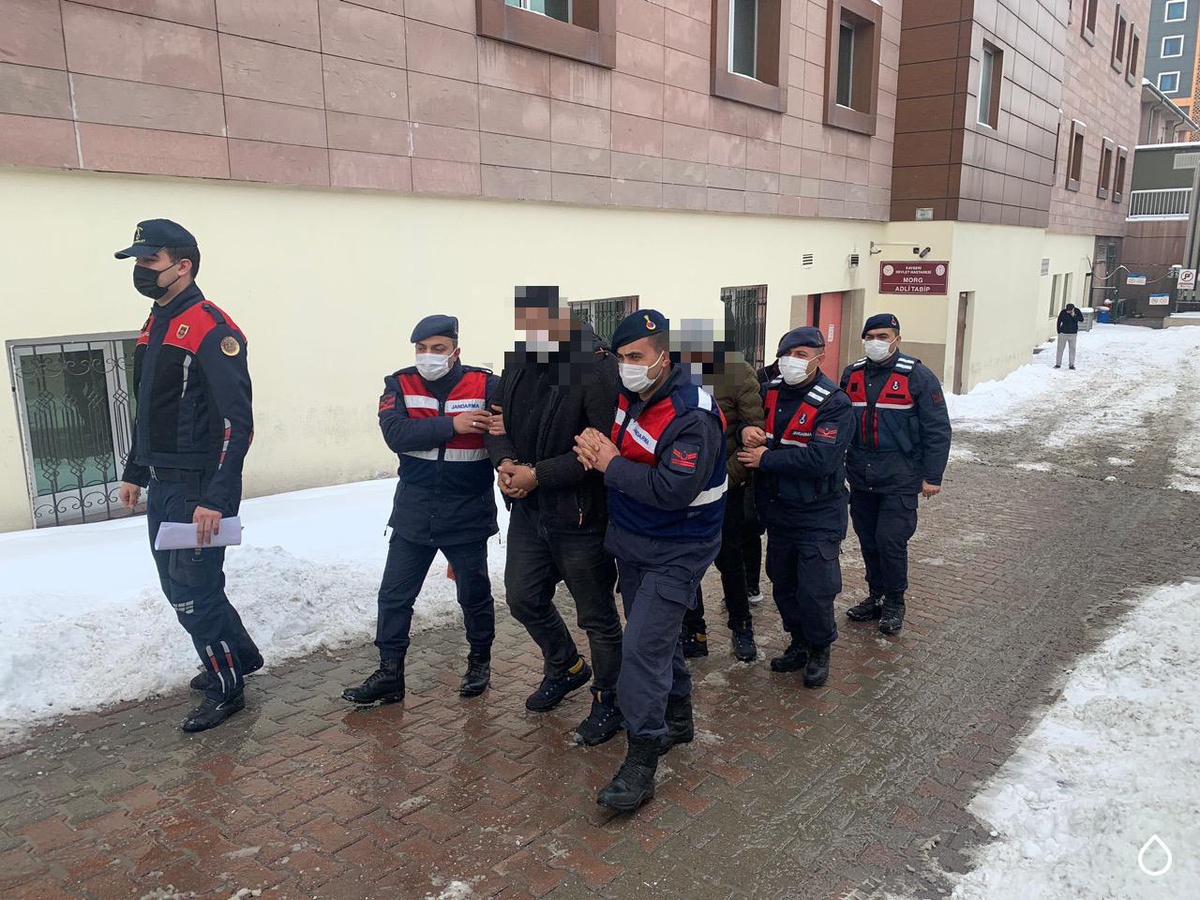Kayseri\'de inşattan malzeme çalan 3 şüpheli tutuklandı