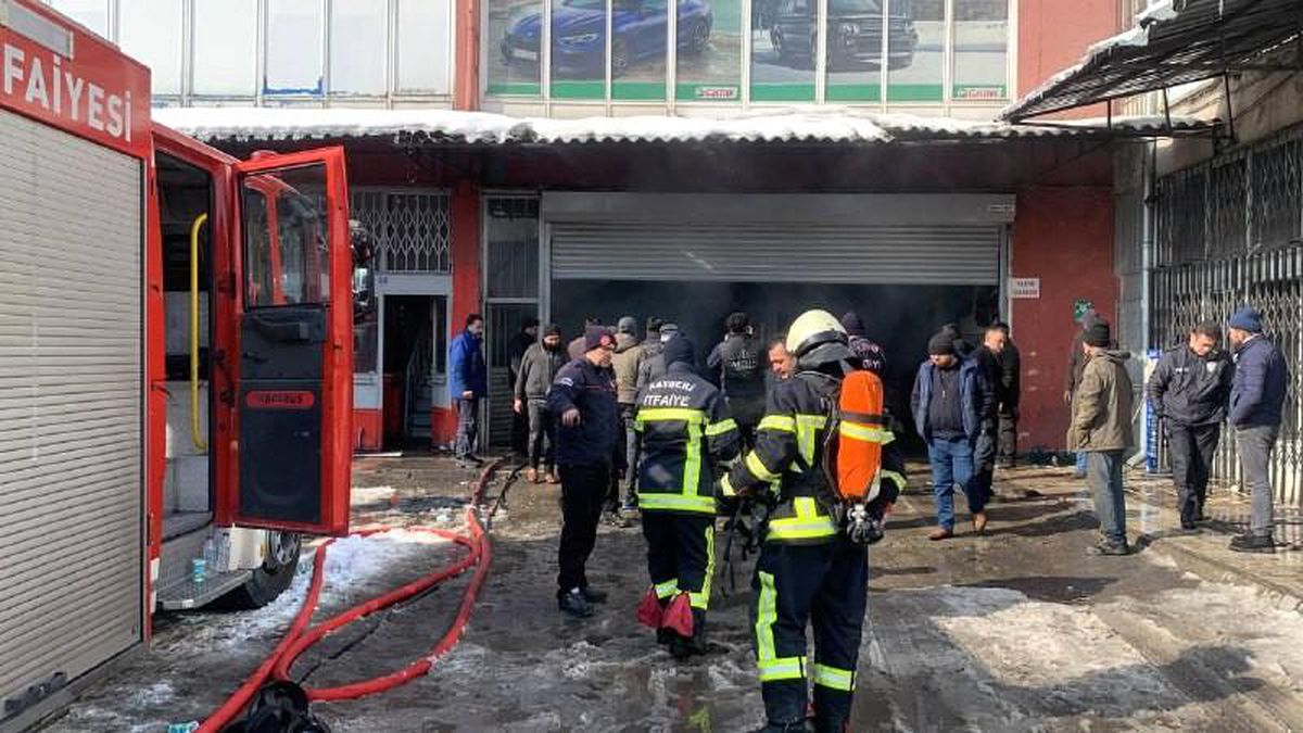 Son dakika! Kompresörden çıkan yangın iş yerinde hasara neden oldu