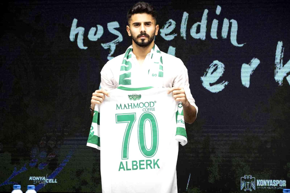 Konyaspor\'da iki imza birden