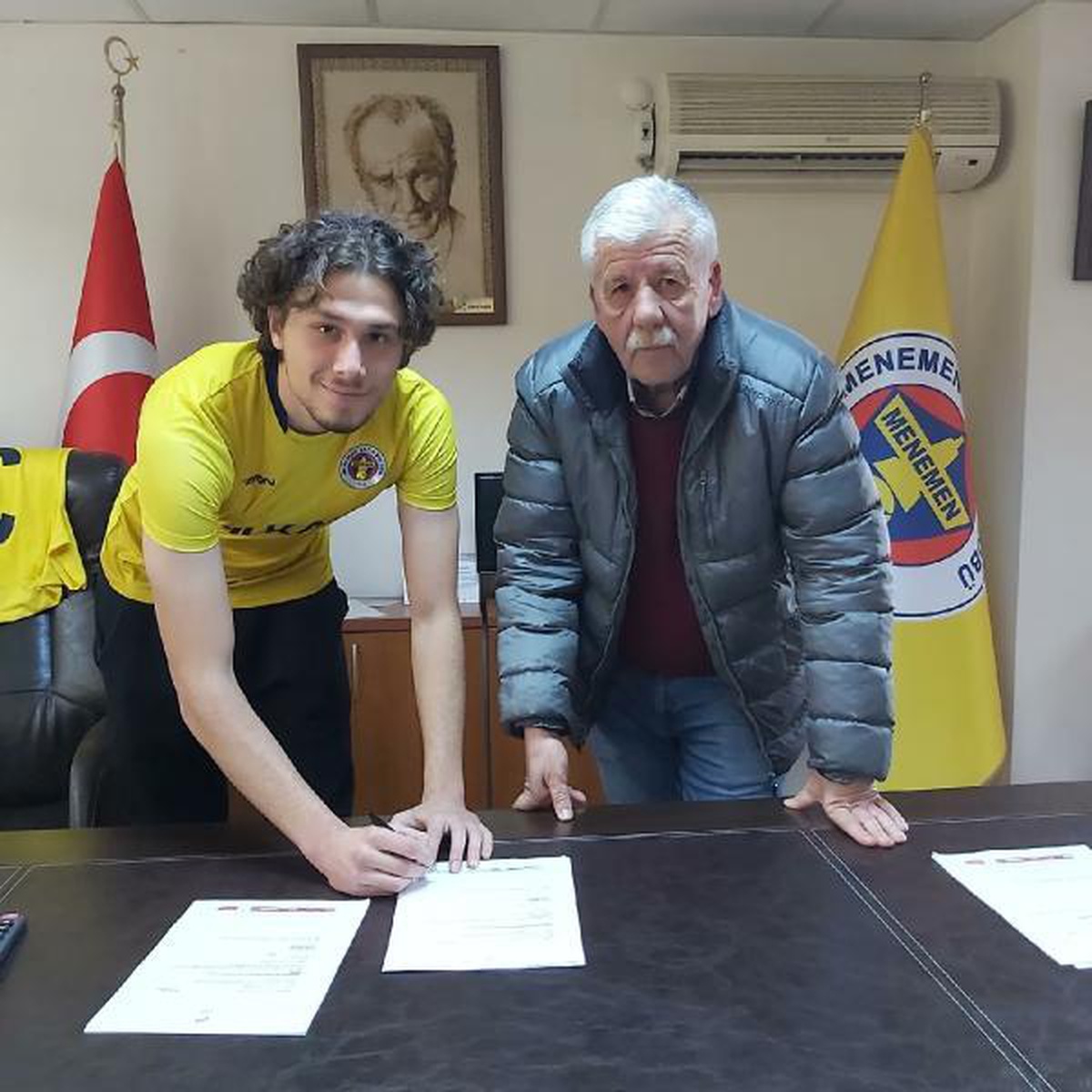 Menemenspor Anıl\'la imzaladı