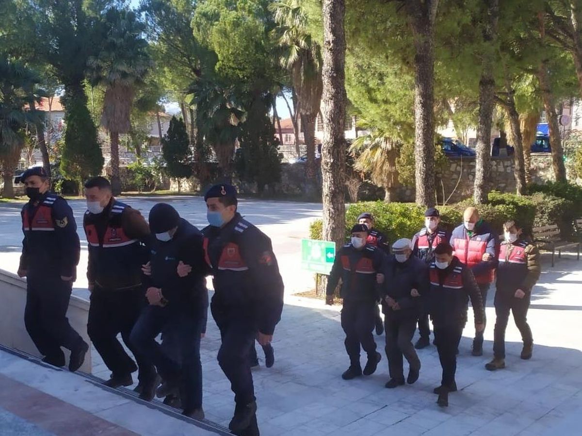Son dakika haber | Muğla\'da kaçak içki operasyonunda 8 şüpheli yakalandı