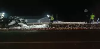 Son dakika haberleri: Otomobil tıra çarptı, 3 kişi öldü, 2 kişi yaralandı