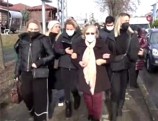 ŞAFAK MAHMUTYAZICIOĞLU'NUN CENAZESİNDE DİKKAT ÇEKEN İSİM