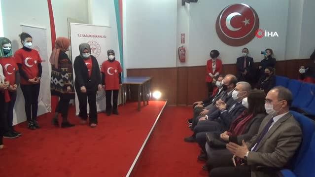Sağlık çalışanları engelleri kaldırmak için işaret dili öğrendi