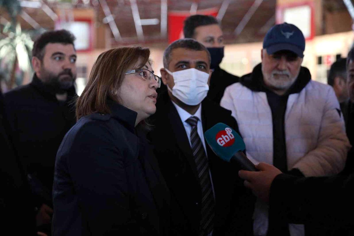 Şahin, şehirlerarası otobüs terminali\'ndeki kar temizleme çalışmalarını yerinde inceledi