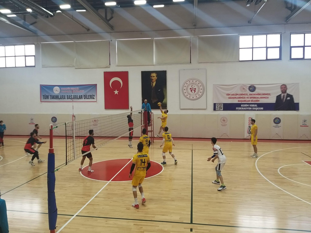 Türkiye İşitme Engelliler Erkekler Voleybol Şampiyonası, Karabük\'te devam ediyor