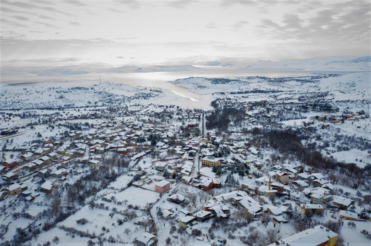 Türkiye\'nin en yaşlı ilçesi Ağın\'da kar manzarası
