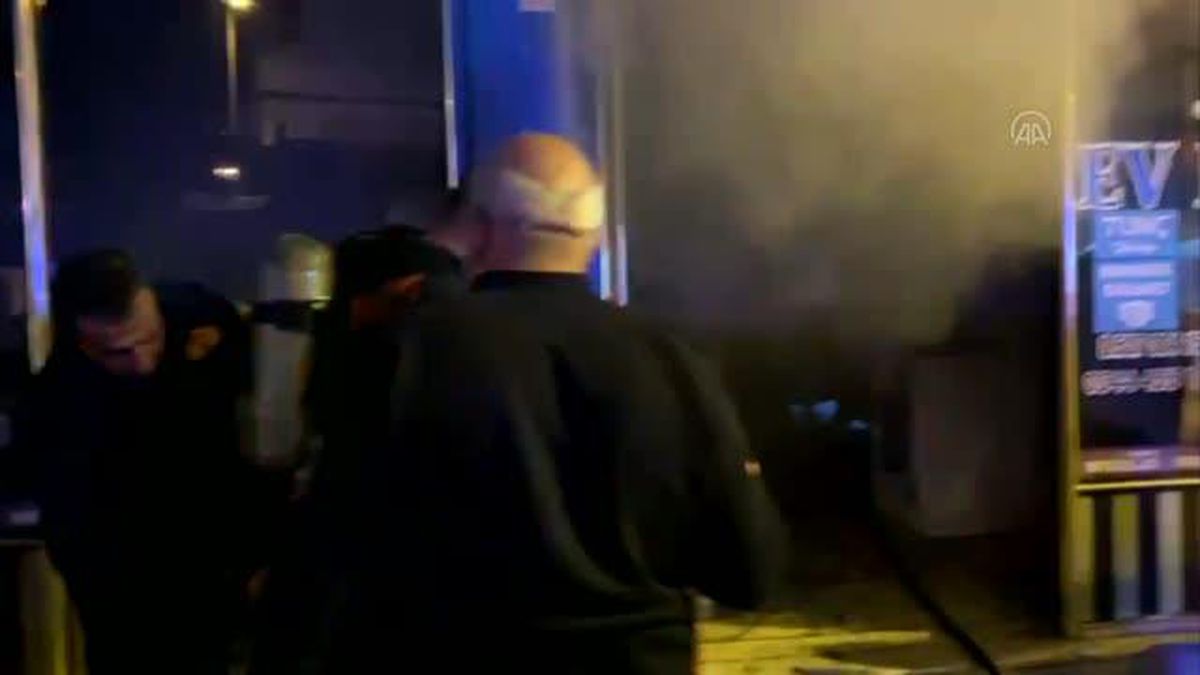 Yangına müdahale eden itfaiye eri dumandan etkilendi