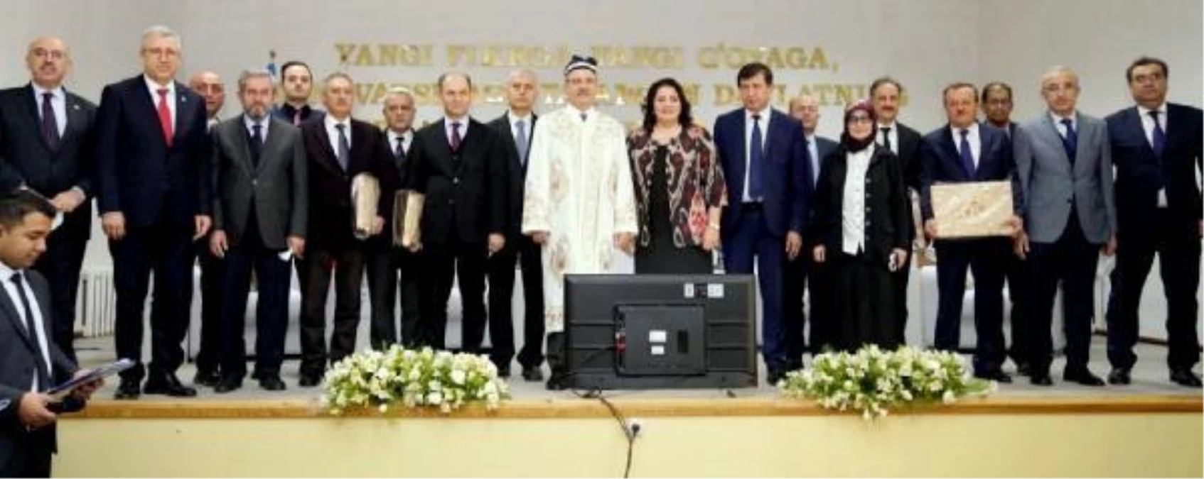 YÖK Başkanı Özvar\'a Özbekistan\'da "fahri profesörlük" unvanı verildi