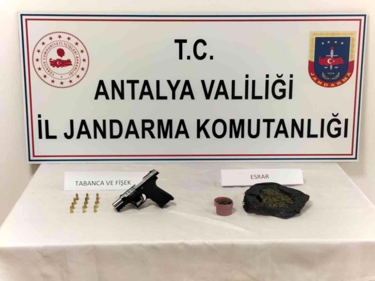 Antalya\'da jandarmadan uyuşturucuya geçit yok