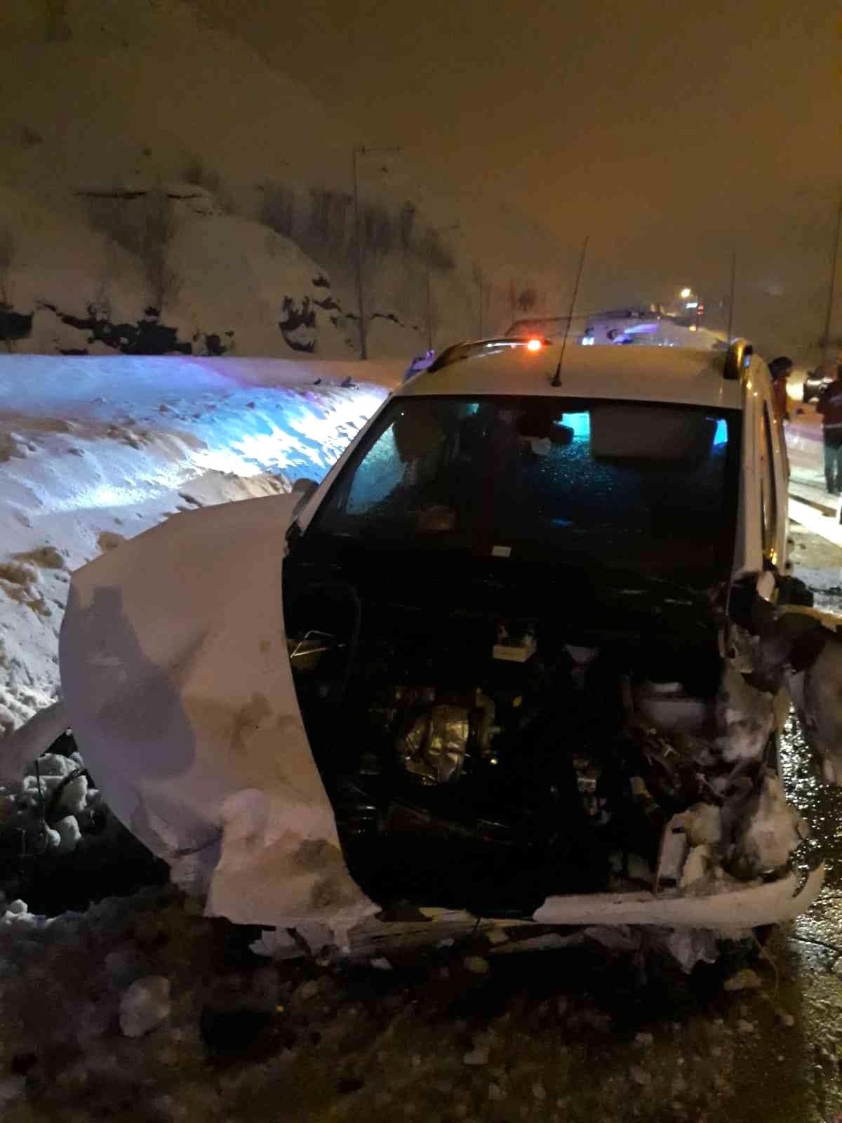 Son dakika haberi... Bitlis\'te meydana gelen iki ayrı kazada 5 kişi yaralandı