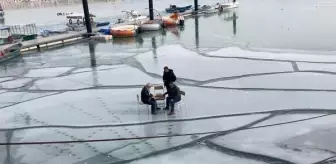 Buz tutan gölde çay içip, tavla oynadılar