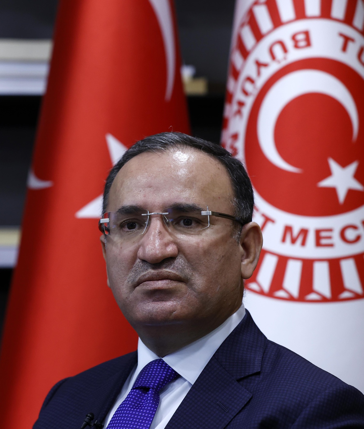 Son dakika haber | Cumhurbaşkanı Kararı ile görevden af talebi kabul edilen Abdulhamit Gül\'den boşalan Adalet Bakanlığına Bekir Bozdağ atandı.