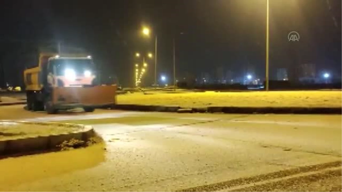 DİYARBAKIR - Kardan kapanan 1029 kırsal mahallenin yolu ulaşıma açıldı