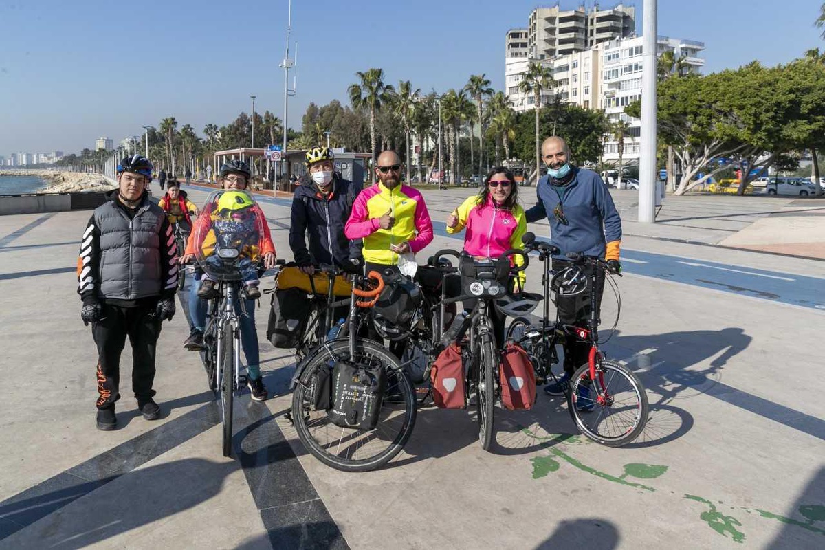 Fransız çift, down sendromlu çocuklar için Mersin\'de pedal çevirdi