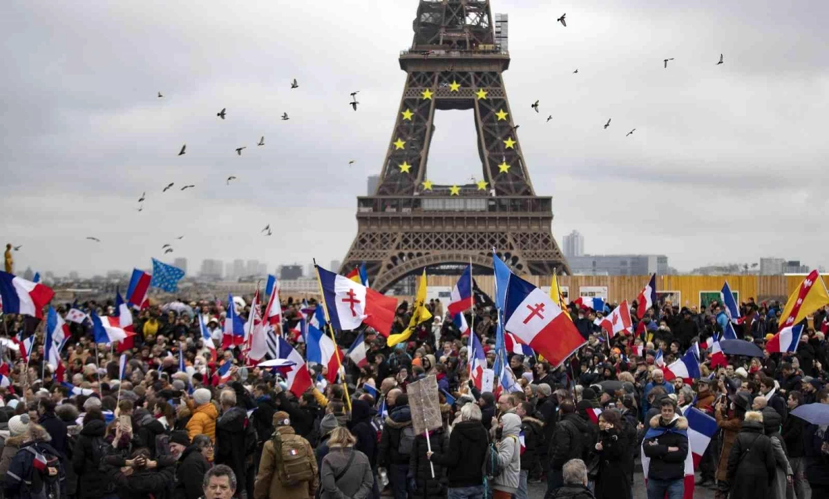 Fransa\'da aşı karşıtları protestolara devam ediyor