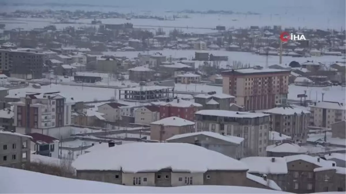 (HAKKARİ)Yüksekova\'da aşırı soğuklar hayatı donma noktasına getirdi