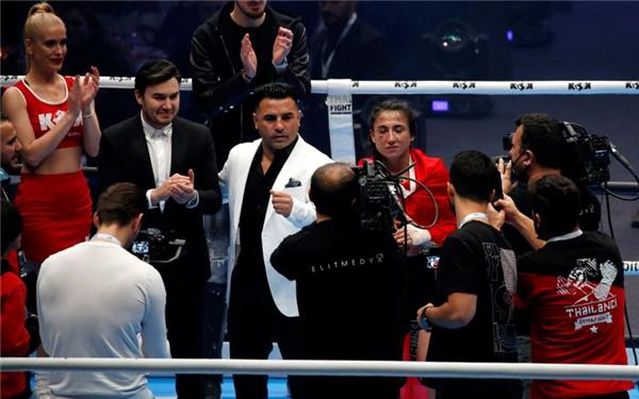 İSTANBUL'DA GÖRKEMLİ GECE