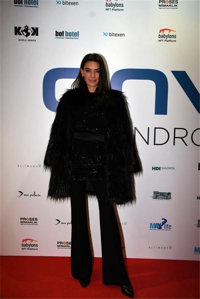İSTANBUL'DA GÖRKEMLİ GECE
