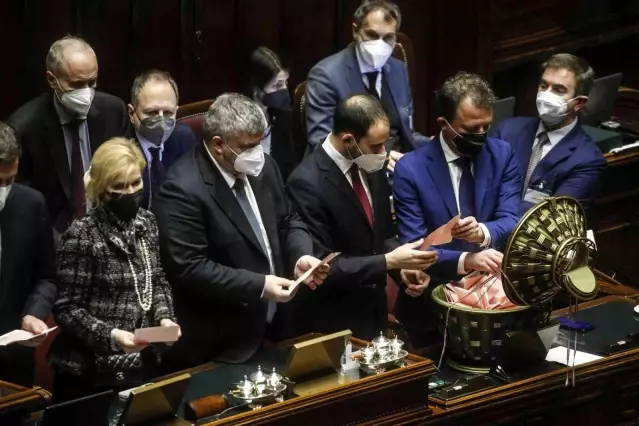 İtalya'da Mattarella yeniden cumhurbaşkanı seçildi