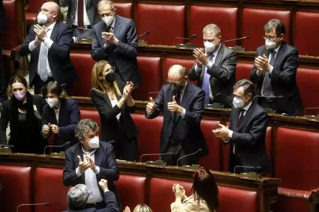 İtalya'da Mattarella yeniden cumhurbaşkanı seçildi