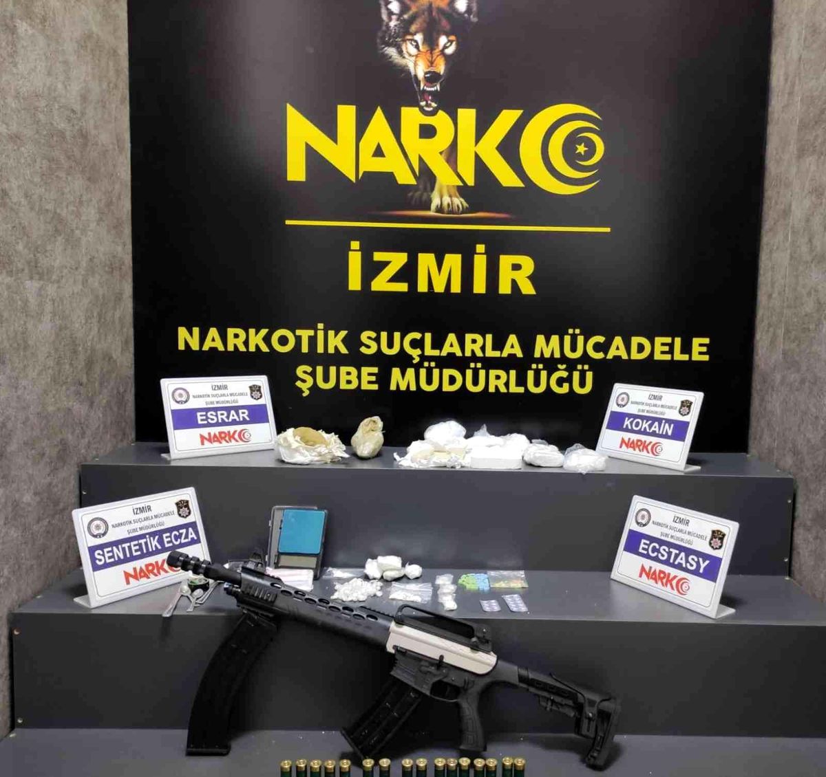 Son dakika haber | İzmir polisi torbacılara göz açtırmıyor: 10 tutuklama
