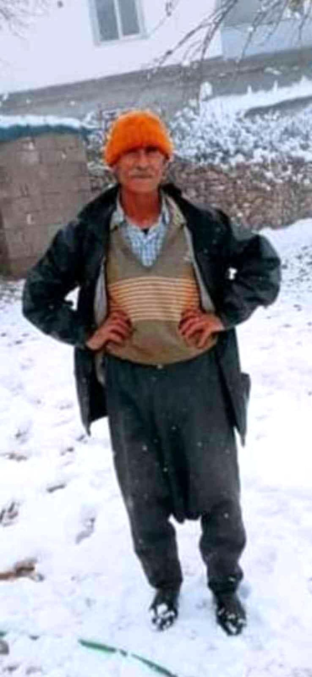 Kar kürürken hayatını kaybetti