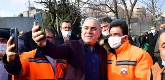 Karda görev yapan çalışanlara Fatih'te balık ekmek ikramı