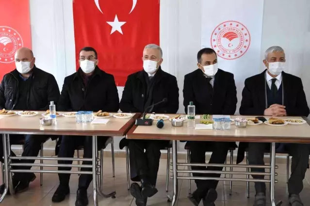 Kars'ta 31 çiftçiye 2 bin 884 koyun verildi