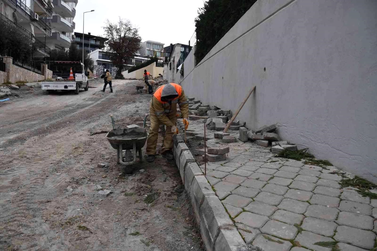 Kuşadası\'nda belediye ekipleri sorunları çözüyor