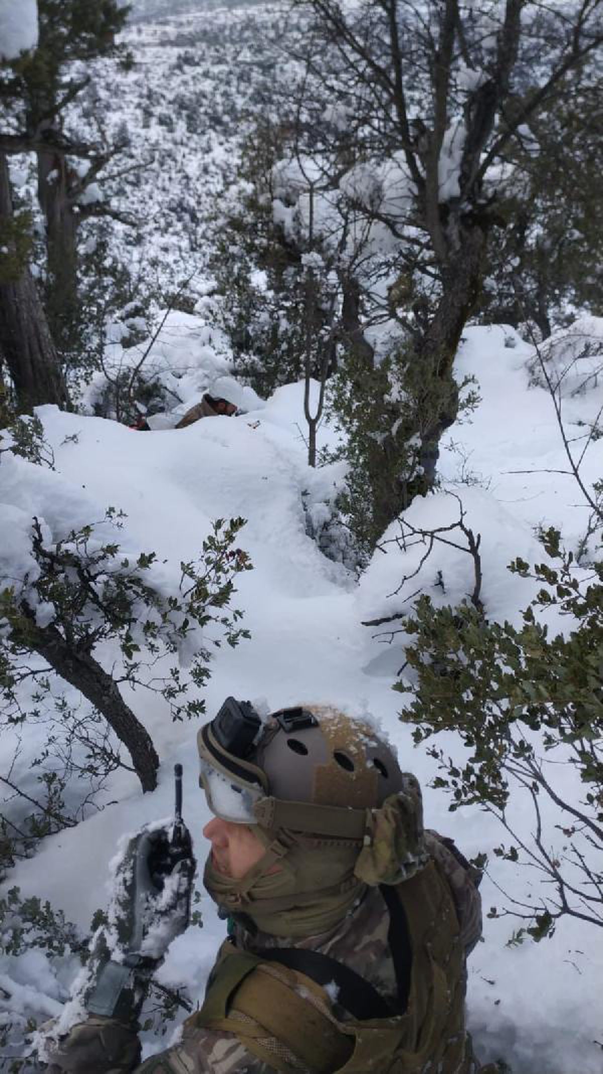 MSB: Karda mahsur kalan 3 kişi helikopterle tahliye edildi