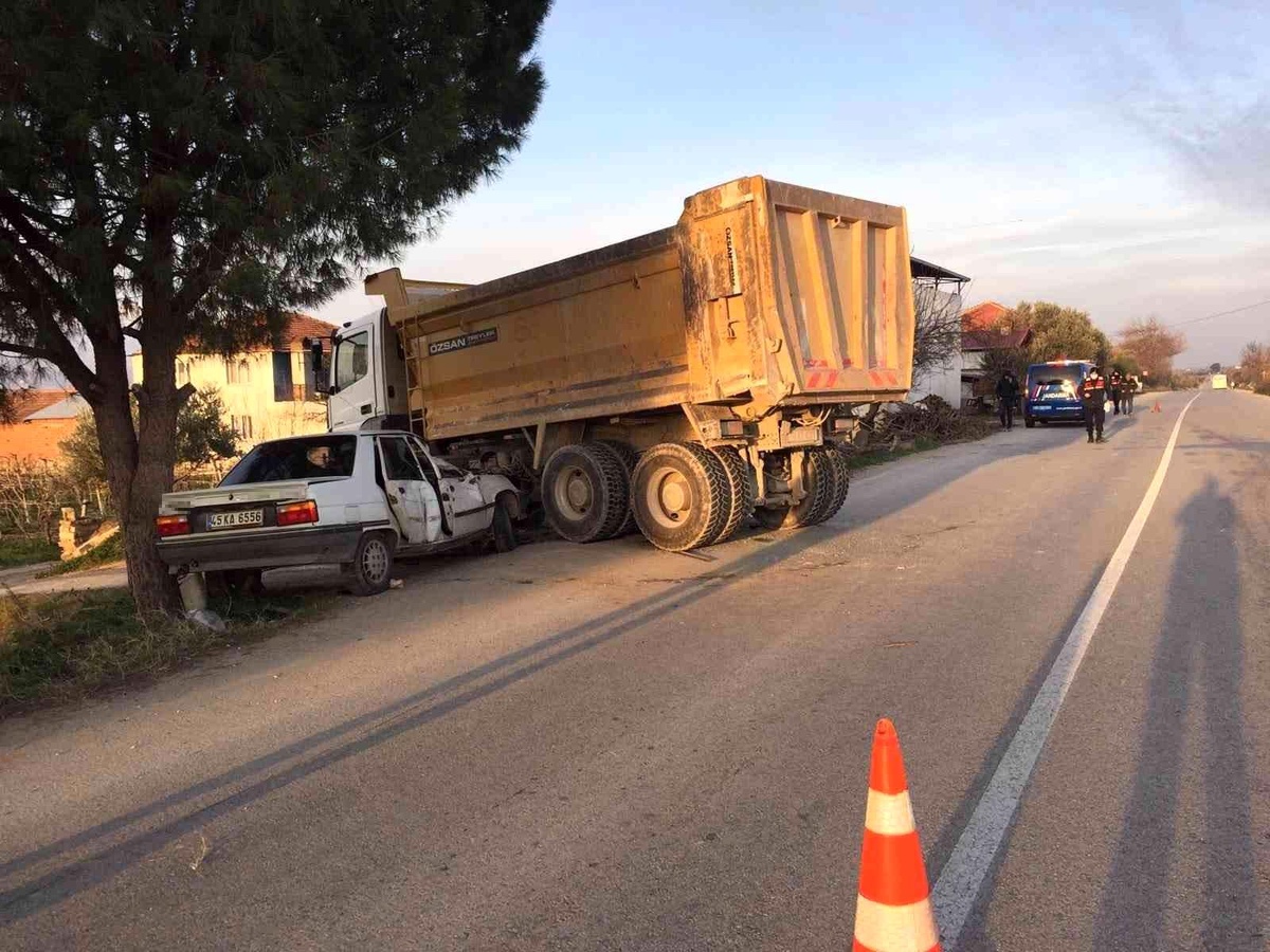 Sollamaya çalıştığı kamyona çarptı: 1 ölü