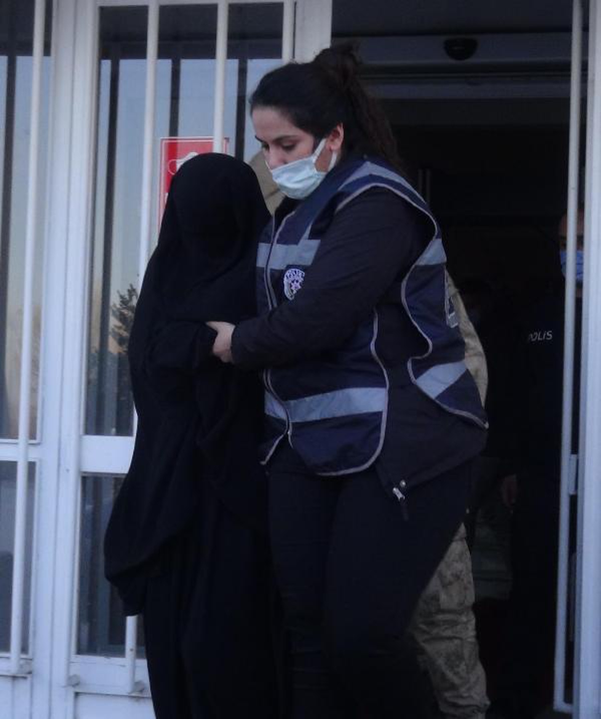 Son dakika! Tartıştığı kocasını kalbinden bıçaklayıp, öldürdü (2)