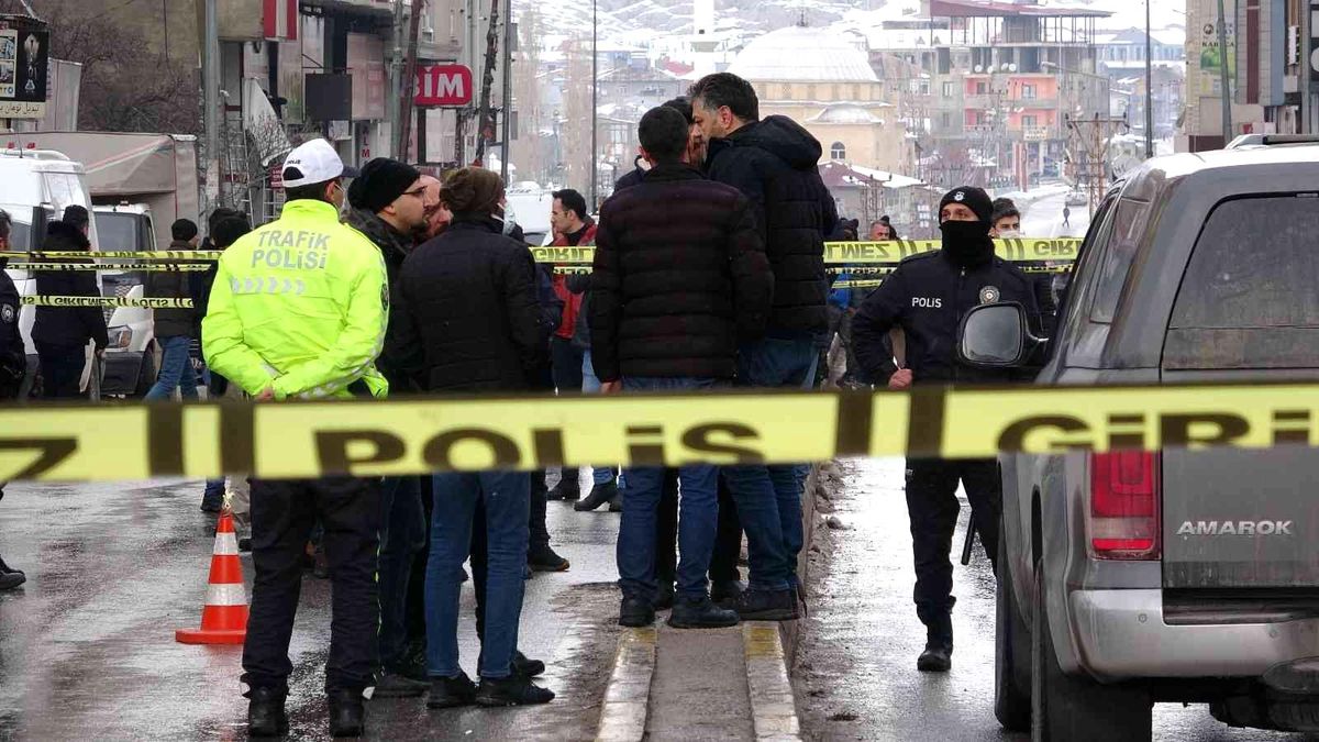 Van\'da sokak ortasında silahlı saldırı: 2 ölü