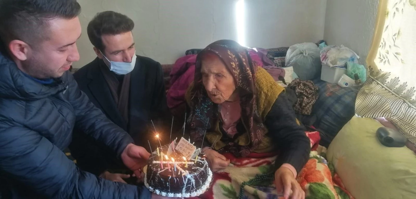 20 yıl önce "öldü" diye selası verilen kadın, 121. yaş gününü kutladı