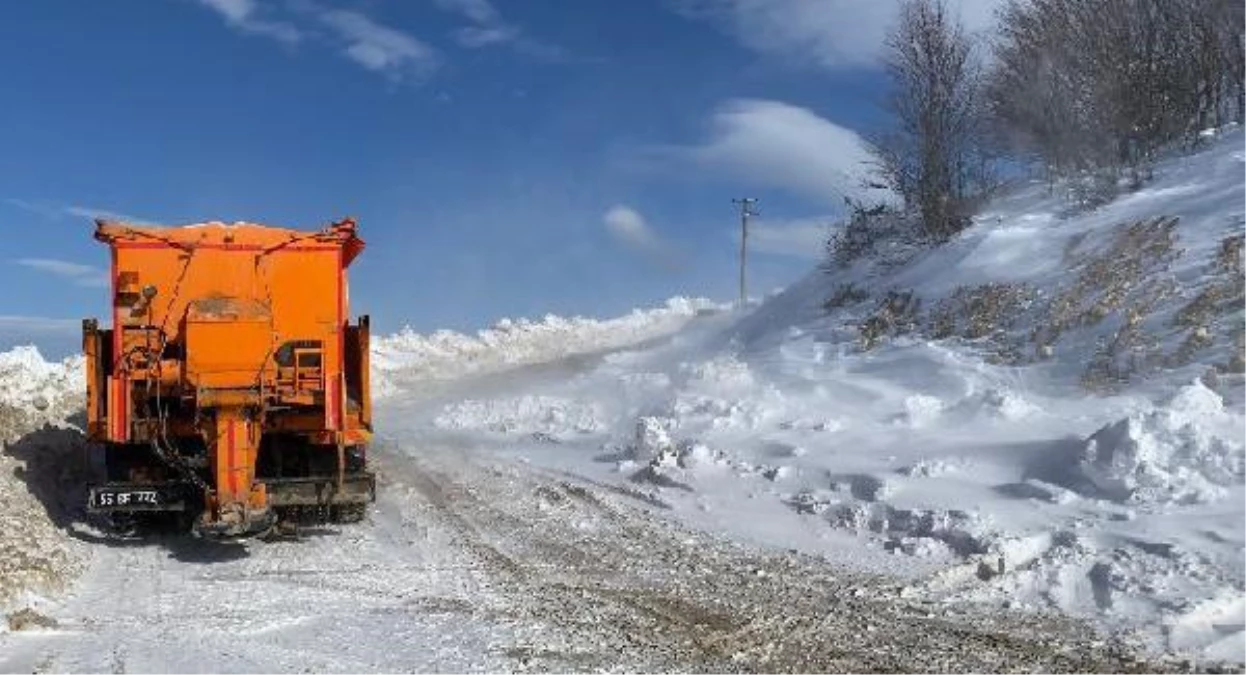 AKDAĞ KAYAK MERKEZİ YOLU KAPANDI, TATİLCİLER YOLDA KALDI