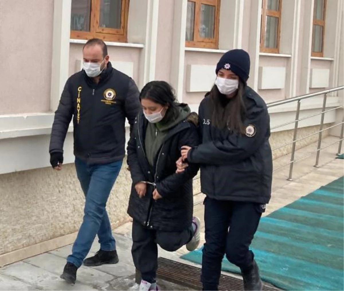 Akşam iteklediği annesini sabah ölü buldu; tutuklandı (2)