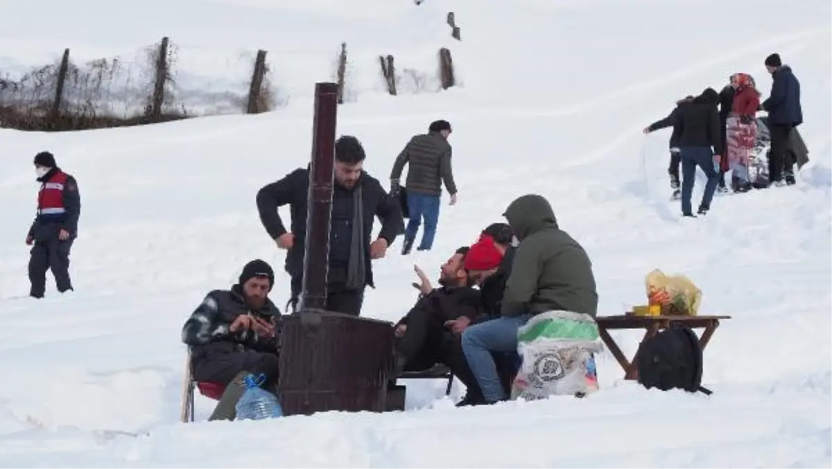 AYDER\'DE KAR FESTİVALİ; POŞETLE KAYDILAR, HORON OYNADILAR