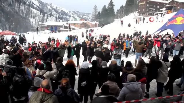 Ayder kar festivalinden 'Şambreller ile kaymak' yasaklandı